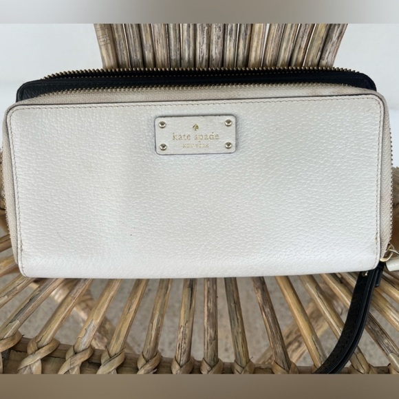 Kate Spade Cream Wallet - Picture 2 of 6